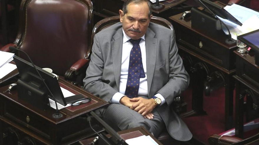 Alperovich negó la denuncia de violación de su sobrina y la acusó de "amenazas y exigencias indebidas"