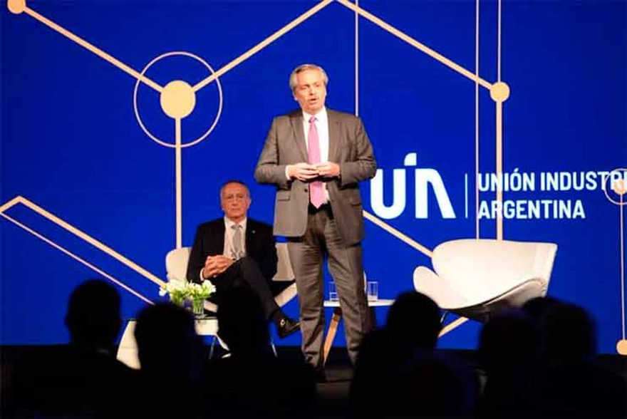 Cupos de importación, licencias no automáticas y crédito barato: la expectativa industrial tras el discurso de Alberto en la UIA