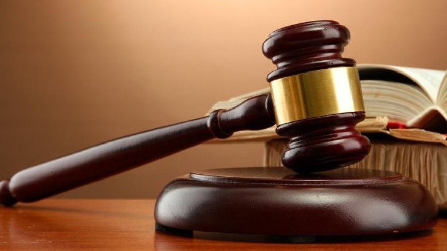 Una mujer quiso vender el auto del matrimonio como soltera pero la Justicia resolvió que el vehículo "es de los dos"