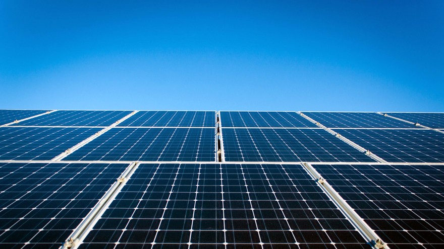 Amazon sube su apuesta por la energía renovable