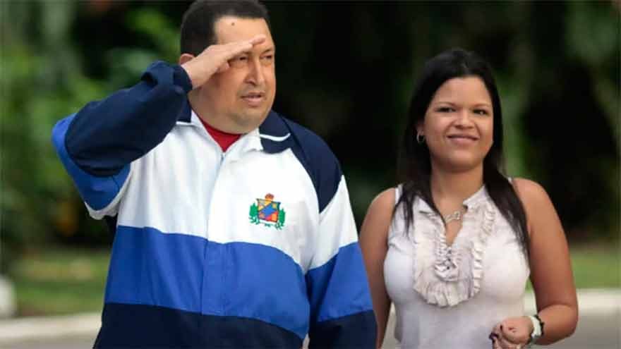 Cristina Kirchner se reunió con la hija de Hugo Chávez, que le regaló muñecos de peluche