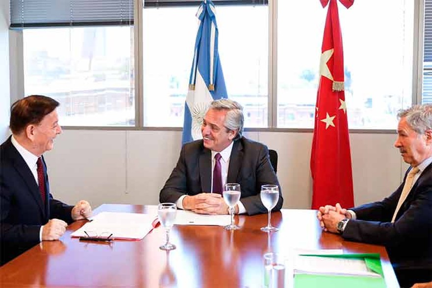 Alberto Fernández recibió a un enviado especial de Xi Jinping y se comprometió a visitar China