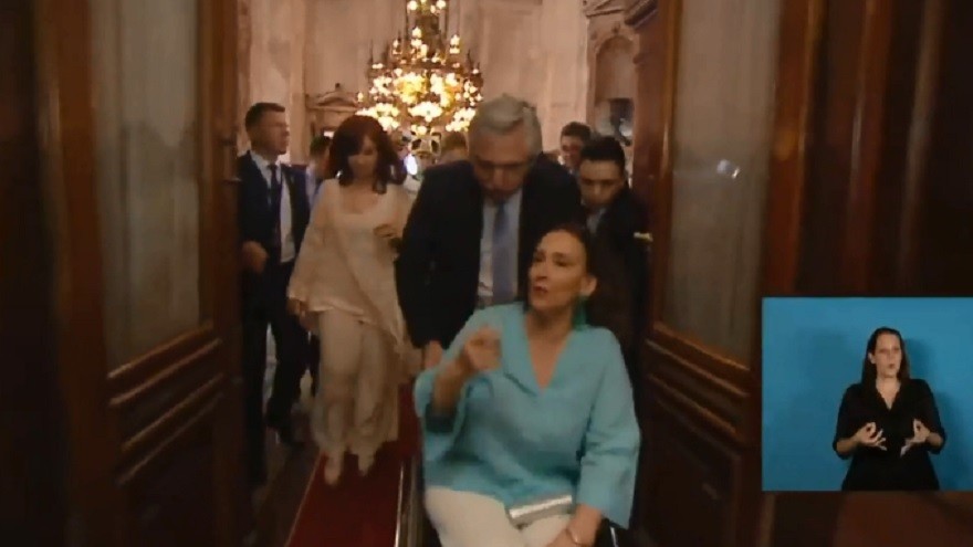 Video: cuál fue el gesto de Alberto con Gabriela Michetti antes de la asunción presidencial