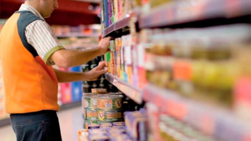 Paritarias: Comercio pacta sumas fijas por un semestre y habilita pauta general