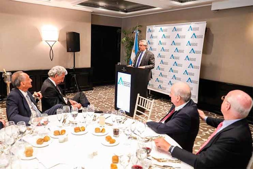 Ahora proponen un polémico impuesto a las fortunas para otorgar bono de $5.000 a toda la población