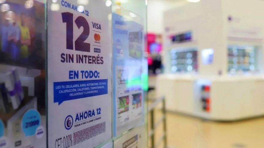 El Gobierno acordó extender el programa Ahora 12 para alentar el consumo en cuotas