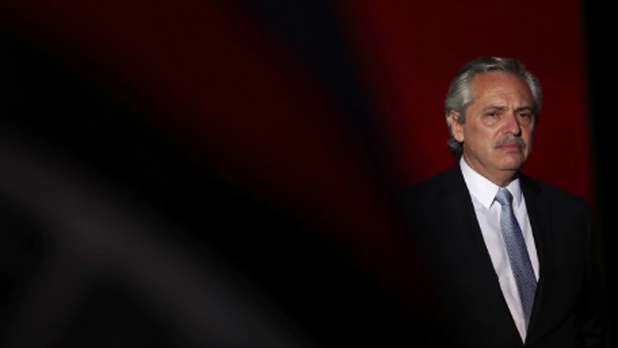 Bloomberg: "Alberto Fernández busca punto medio para Venezuela sin molestar a Trump en el camino"
