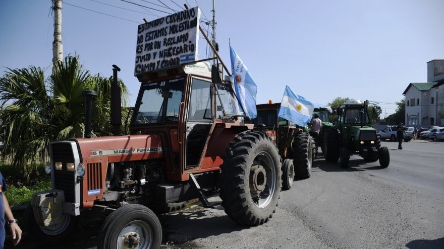 Productores agrícolas de Pergamino realizaron un tractorazo y pidieron cese de la comercialización
