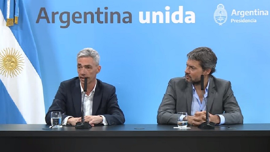 El ministro de Transporte afirmó que las low cost seguirán trabajando en el país