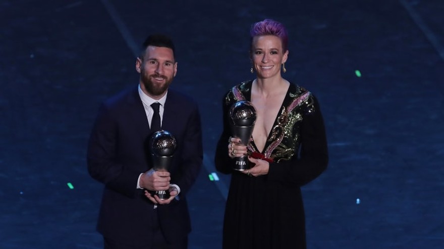 Crece pero queda mucho por hacer: la futbolista mejor paga del mundo cobra 280 veces menos que Messi