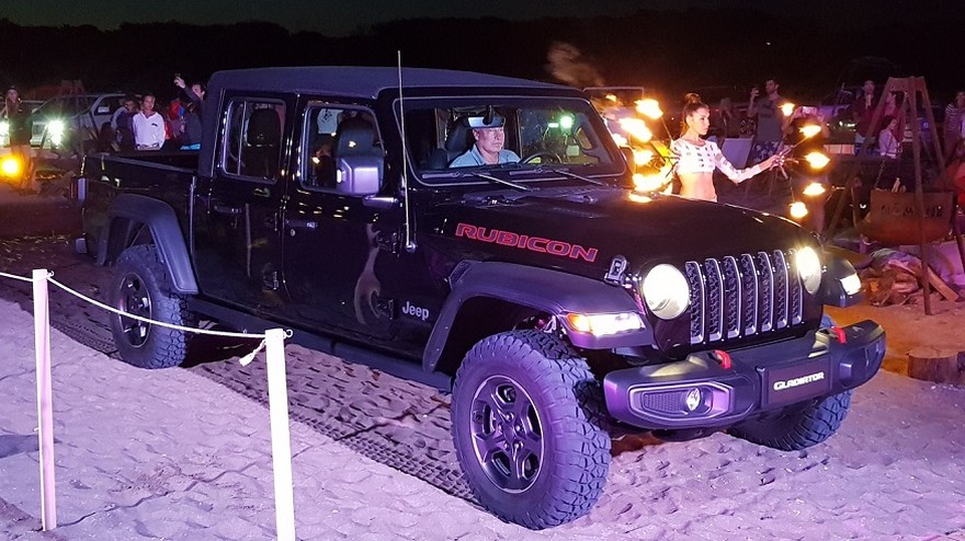 Sorpresa: Jeep mostró la pick up Gladiator que llegará a fin de año