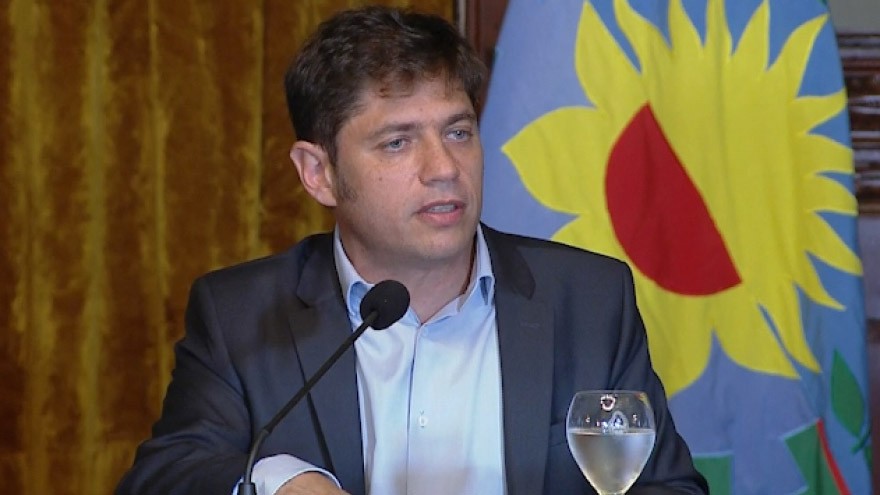 Kicillof denunció que la educación sufre "abandono" y se comprometió a reparar más de 800 colegios