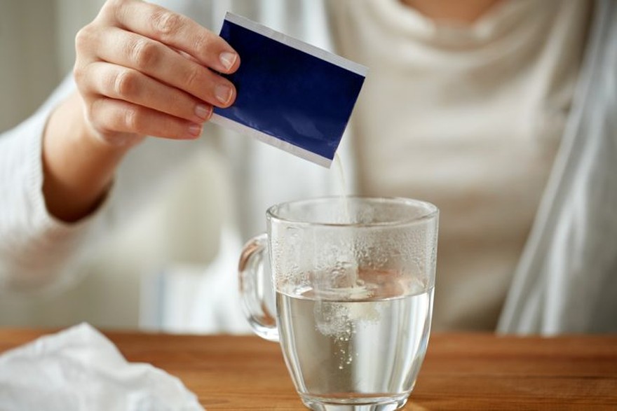 ¿Qué son la glucosamina y el meloxicam y qué efectos adversos pueden producir?