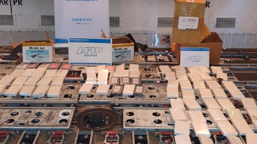 Procesan a empleados de MartinAir por el tráfico de 87 kilos de cocaína en un avión de KLM