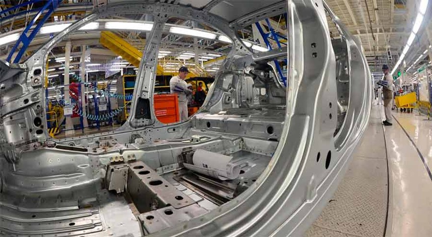 Las automotrices apuestan a una lenta remontada