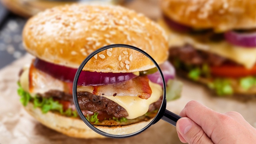 Por qué es muy peligroso comer hamburguesas término medio