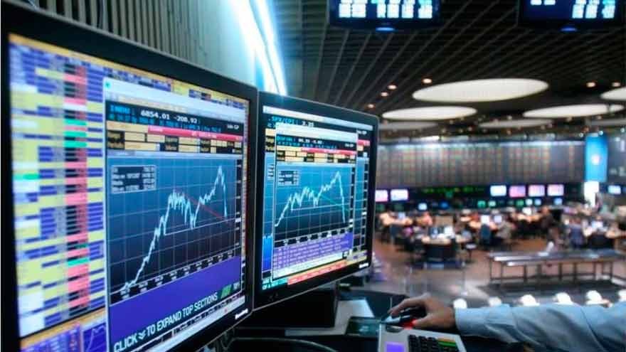 Jueves negro: acciones argentinas en Nueva York cayeron hasta 9% y el riesgo país rondó los 2.200 puntos