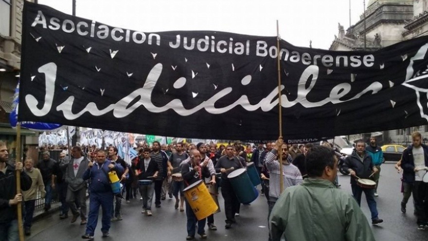 Judiciales bonaerenses rechazaron oferta salarial y el lunes continúa la negociación
