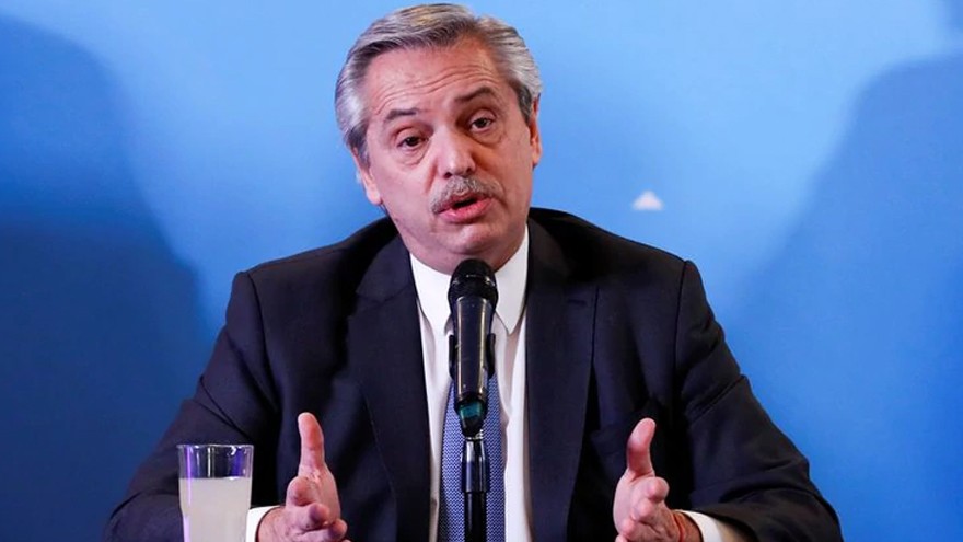 Para Alberto Fernández, bajarse los salarios "sería un acto demagógico"