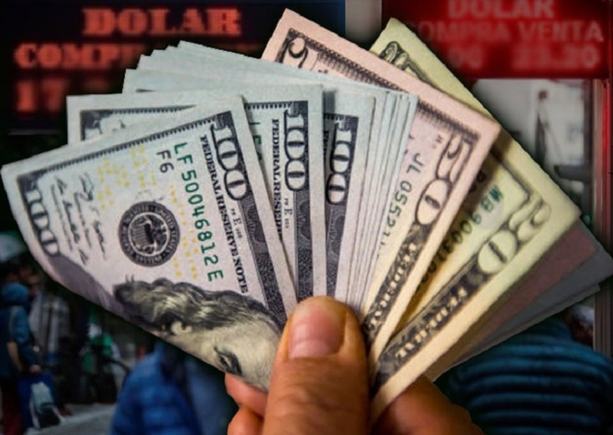 El mundo del revés: empresas y bancos venden dólares y el Banco Central sale a comprar divisas