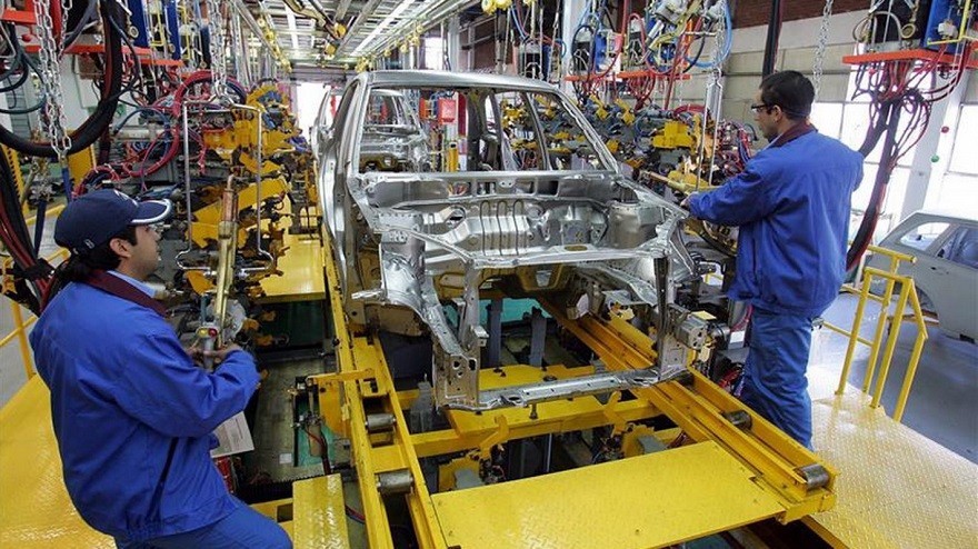 La producción de autos se desploma 50% en Brasil