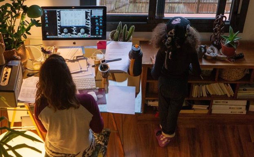 Tareas de cuidado en cuarentena: ¿qué pasará cuando las personas vuelvan a trabajar si los chicos no tienen clases?