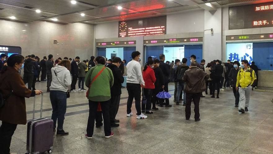 Hubei, la cuna del coronavirus, vuelve a la normalidad: trenes llenos, autos y sonrisas