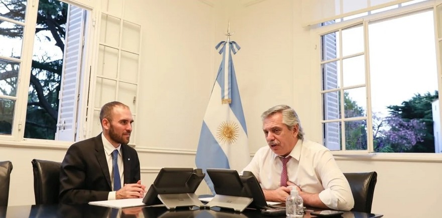 Tras la postergación hasta el año próximo el pago de la deuda pública, economistas perciben clima de default
