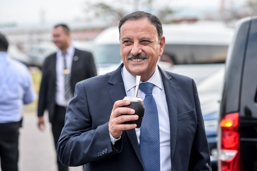 Audio: Insólito furcio de un gobernador que lamentó tener "cerrados los cabarets"
