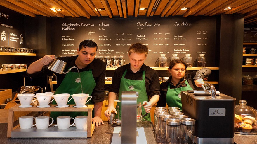 A la política de recorte salarial de McDonald's y Burger ahora se sumaron Starbucks, Freddo, La Continental, y el reclamo llegó al Gobierno