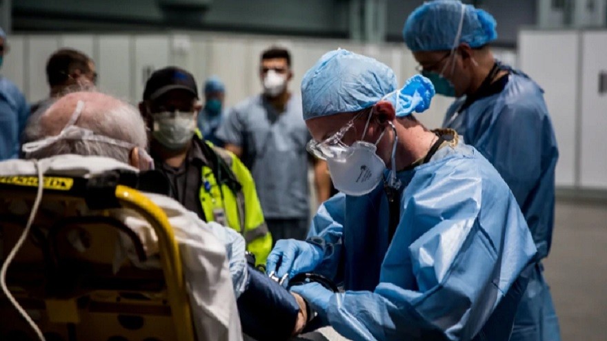 El drama del coronavirus en Nueva York: más de 3.500 muertos, morgues colapsadas y hospitales de campaña