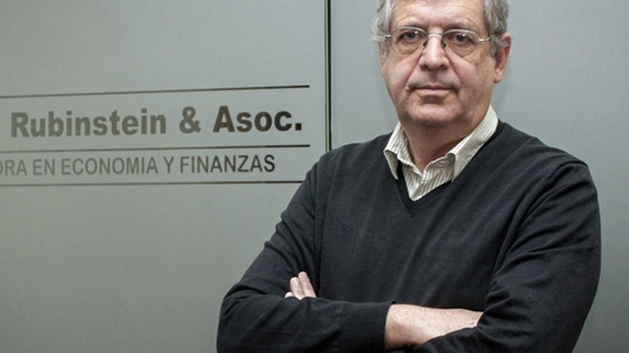"Tendrían que bajar 30% los salarios públicos porque la gente no tiene mucho en que gastar"