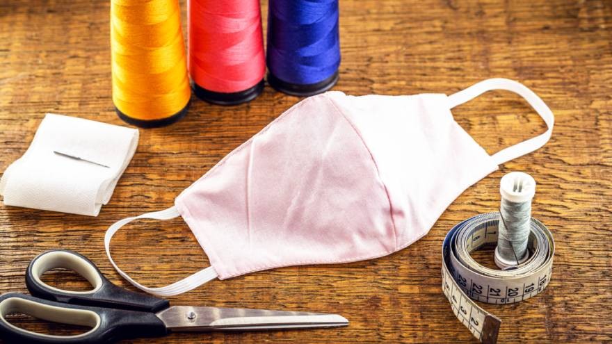 Nuevas cepas de Covid-19: ¿son mejores los tapabocas de tela o los barbijos profesionales?