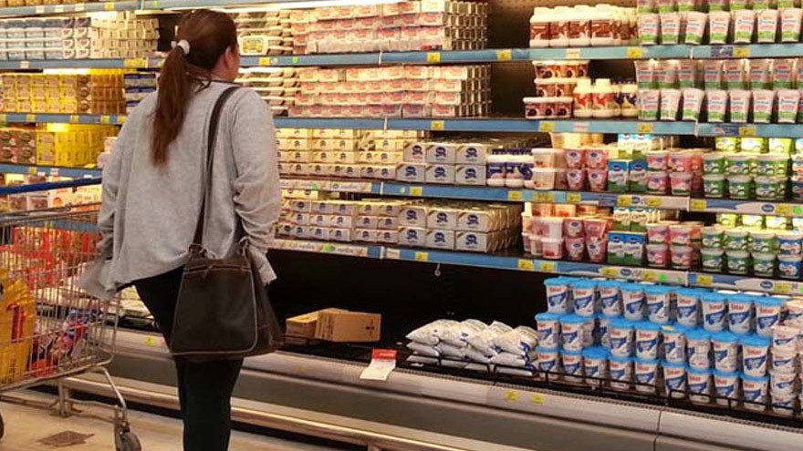 Esta emblemática marca de leches y yogures acumula pérdidas millonarias: alerta por su futuro