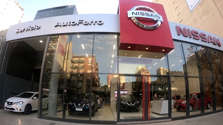 Con protocolos, Nissan reabre su red de concesionarios