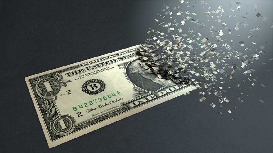 Argentinos compran más dólares pese al cepo y retiran depósitos: la temida consecuencia, según expertos