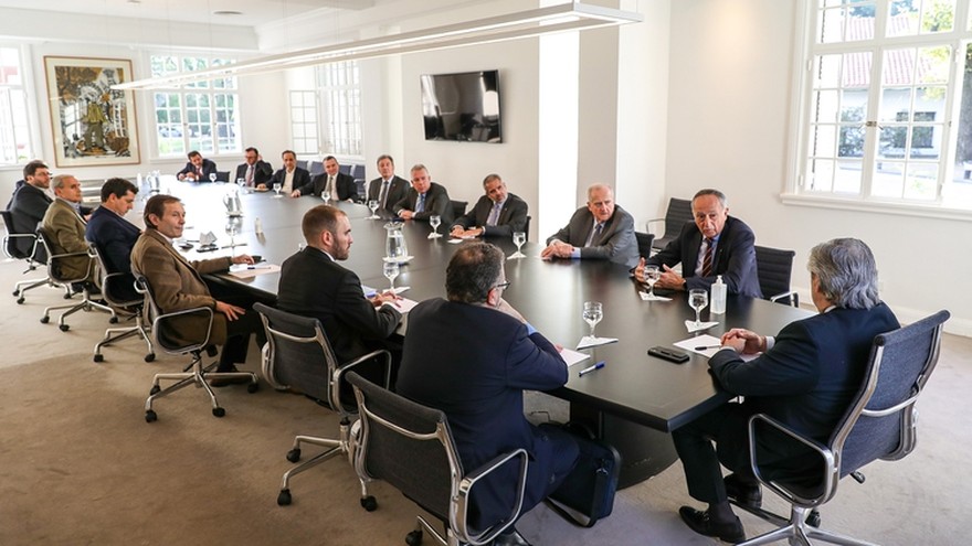 Preocupado por la caída de la economía, el Gobierno se acerca a empresarios y ya piensa en la reactivación post pandemia
