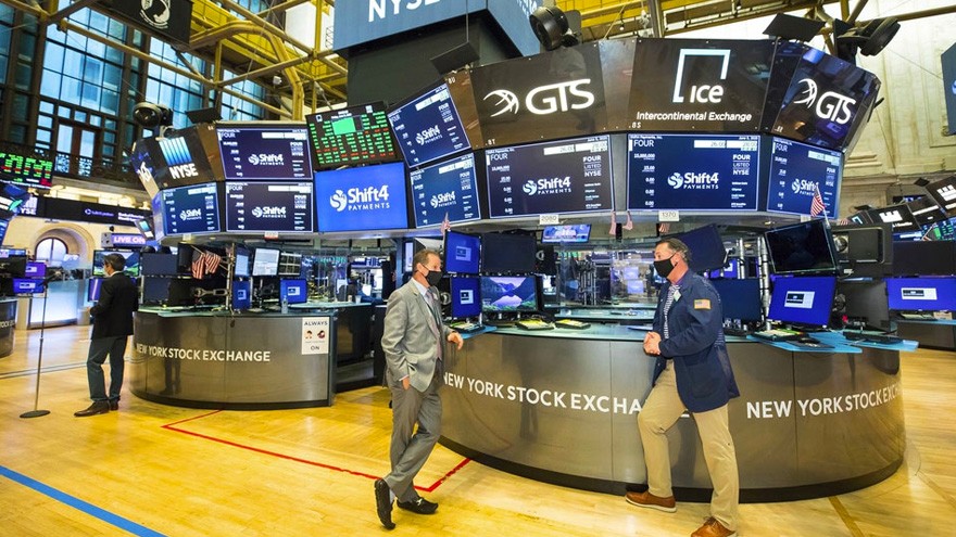 Wall Street en máximos y ante una nueva ola de contagios: lo que viene y cómo aprovecharlo desde la Argentina