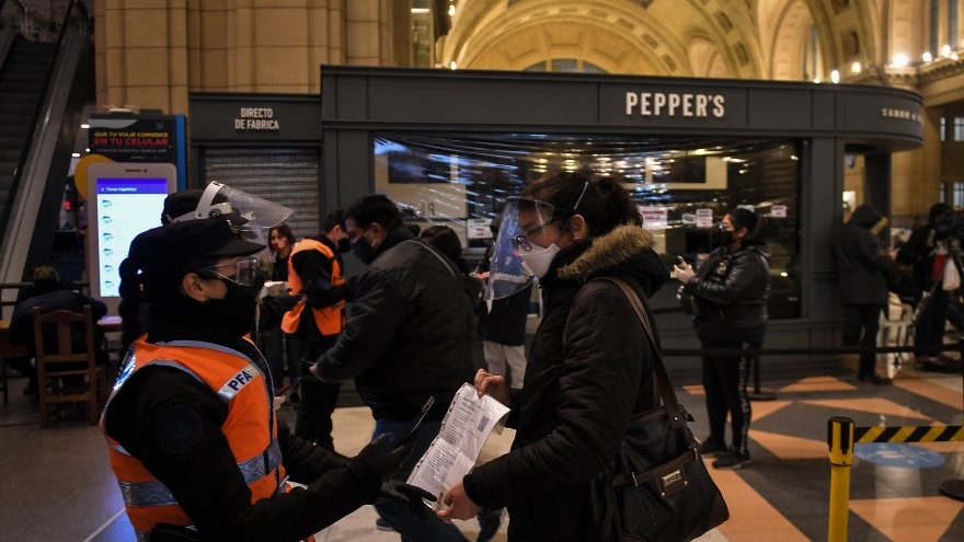 Solo se renovaron la mitad de los permisos para circular: paso a paso, cómo sacarlo y quién lo puede obtener