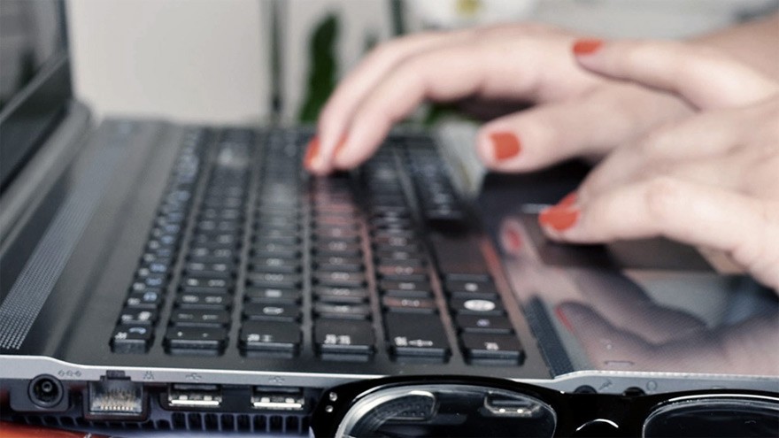 Gobierno lanzará plan para comprar computadoras en 36 cuotas, dirigido a docentes