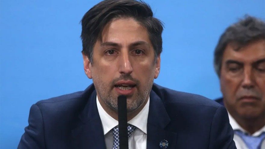 "Las clases se van a extender hasta abril para los alumnos del último año de secundaria"