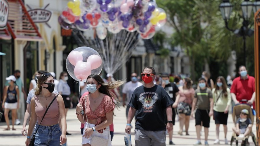 Disney World reabre sus puertas para recibir visitantes justo cuando explota el coronavirus en Florida