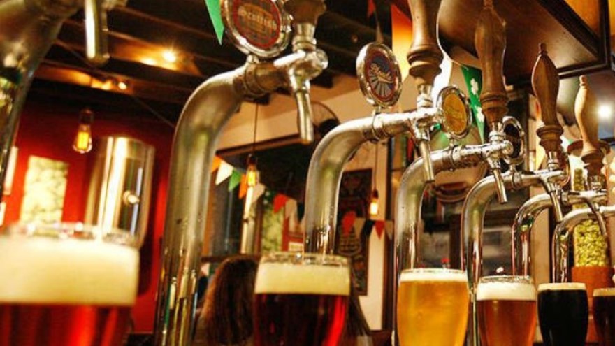 Cervecerías de Recoleta repletas de gente en la cuarentena: los denunciaron los vecinos y esto pasó