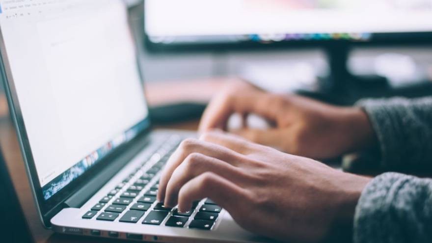 La Ciudad asesorará en convenios de empleados "a préstamo" y capacitará online a 50.000 personas