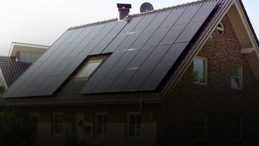 ¿Marketing o compromiso ambiental?: LG regala paneles solares a sus clientes
