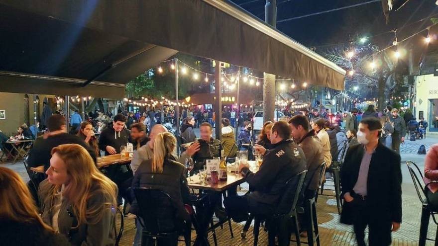 Los bares y restaurantes de la Ciudad podrán cerrar a las 2 de la madrugada