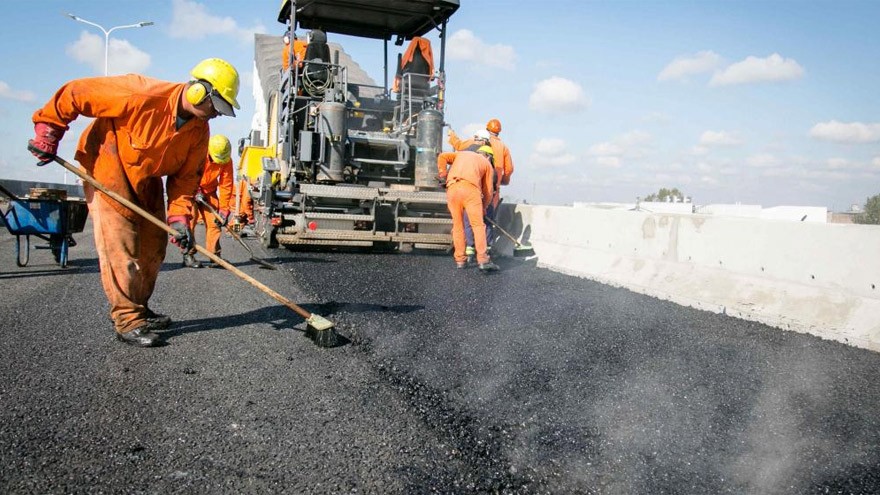 El Gobierno comenzó a desarmar los contratos de obras públicas de Macri: cómo es el "mega plan" alternativo
