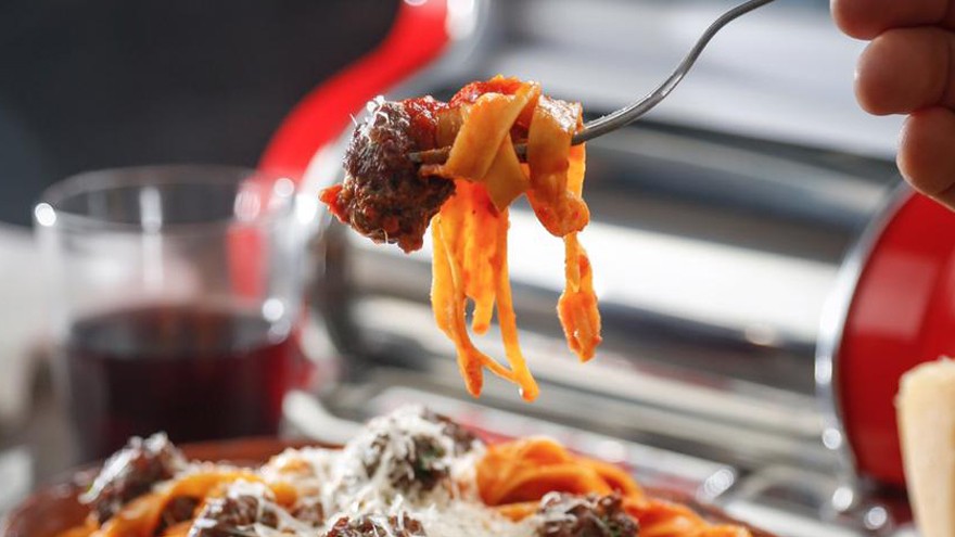 La increíble historia de la Pastalinda: el invento argentino que "perfeccionó" el arte de hacer pasta