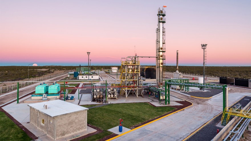 Anuncian importante inversión para potenciar la refinería RefiPampa y ampliar red de estaciones de servicio