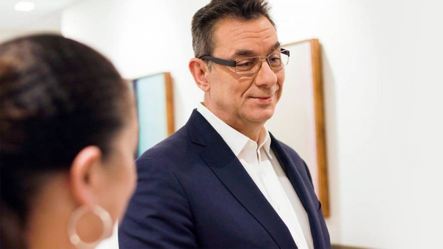 CEO de Pfizer vendió acciones luego de los anuncios sobre la vacuna: esta es la fortuna que hizo en minutos